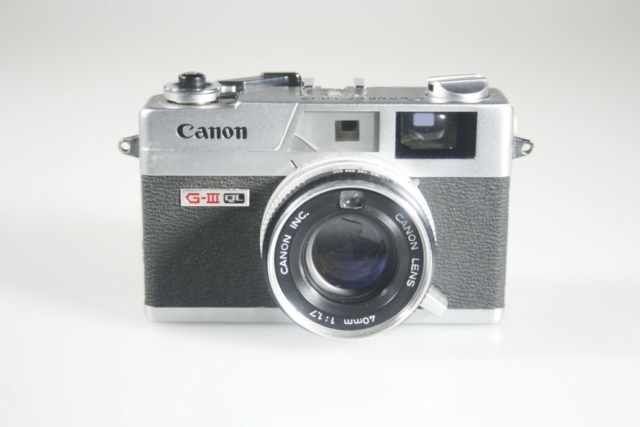 Canon Canonet QL17 GIII. 3e generatie. Rangefinder camera. 35mm film. 1972. Japan