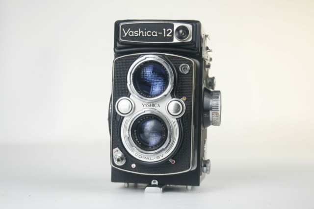 Yashica-12 1967-1970 TLR camera 6x6