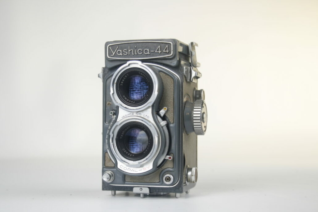 Yashica-44 1958 TLR camera 4x4