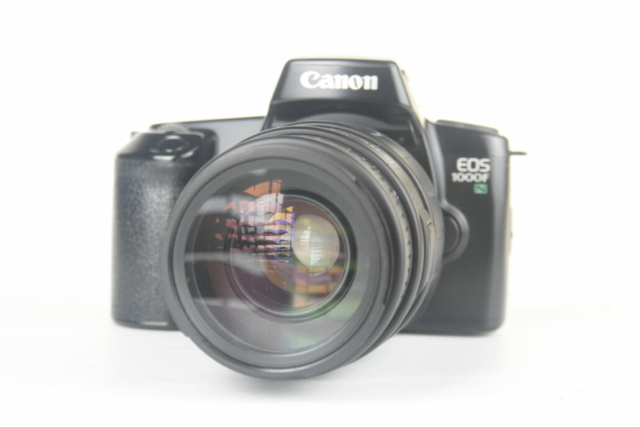 Canon EOS 1000F N 35mm SLR camera. (EOS Rebel SII America). Jaren '90. Japan.
