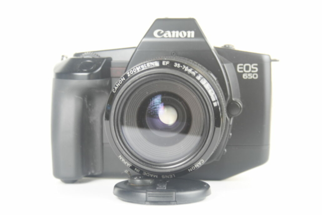 Canon EOS 650 35mm SLR camera. 1987. Japan. Eerste EOS (electro-optical system) camera.