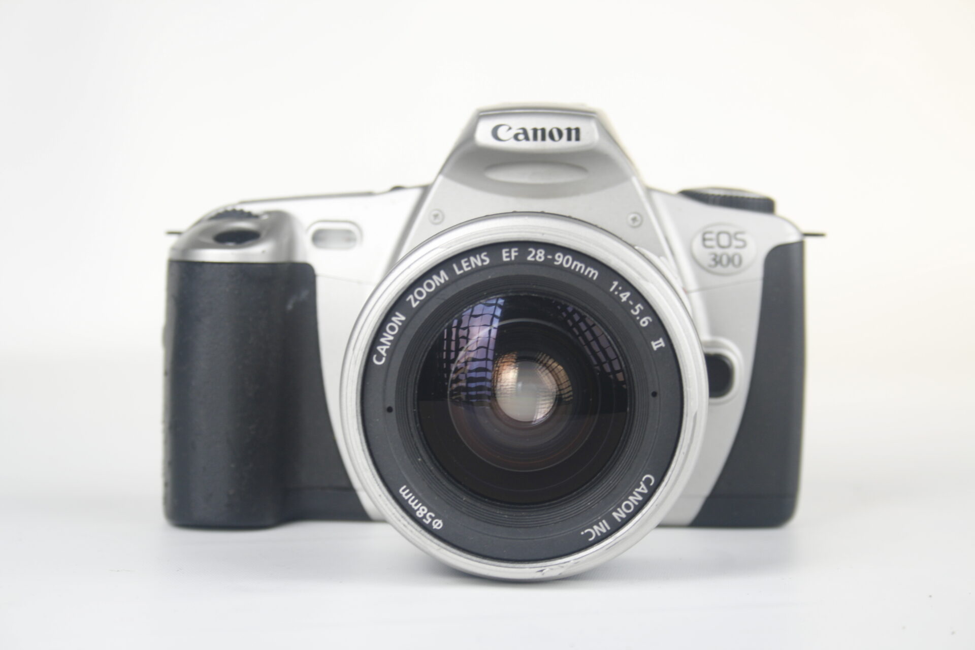 Canon EOS 300 35mm SLR camera. Europa. (EOS Rebel 2000 Noord America, EOS Kiss Japan III). 1999. Japan.