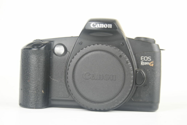 Canon EOS Rebel G 35mm SLR camera. Noord America. (EOS 500N Europa, EOS Kiss 2 Japan). 1996. Japan.