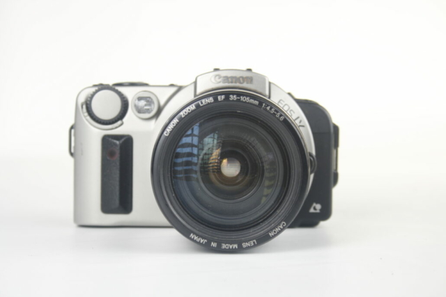 Canon EOS IX SLR camera. 35mm film. APS systeem. 1996. Japan.