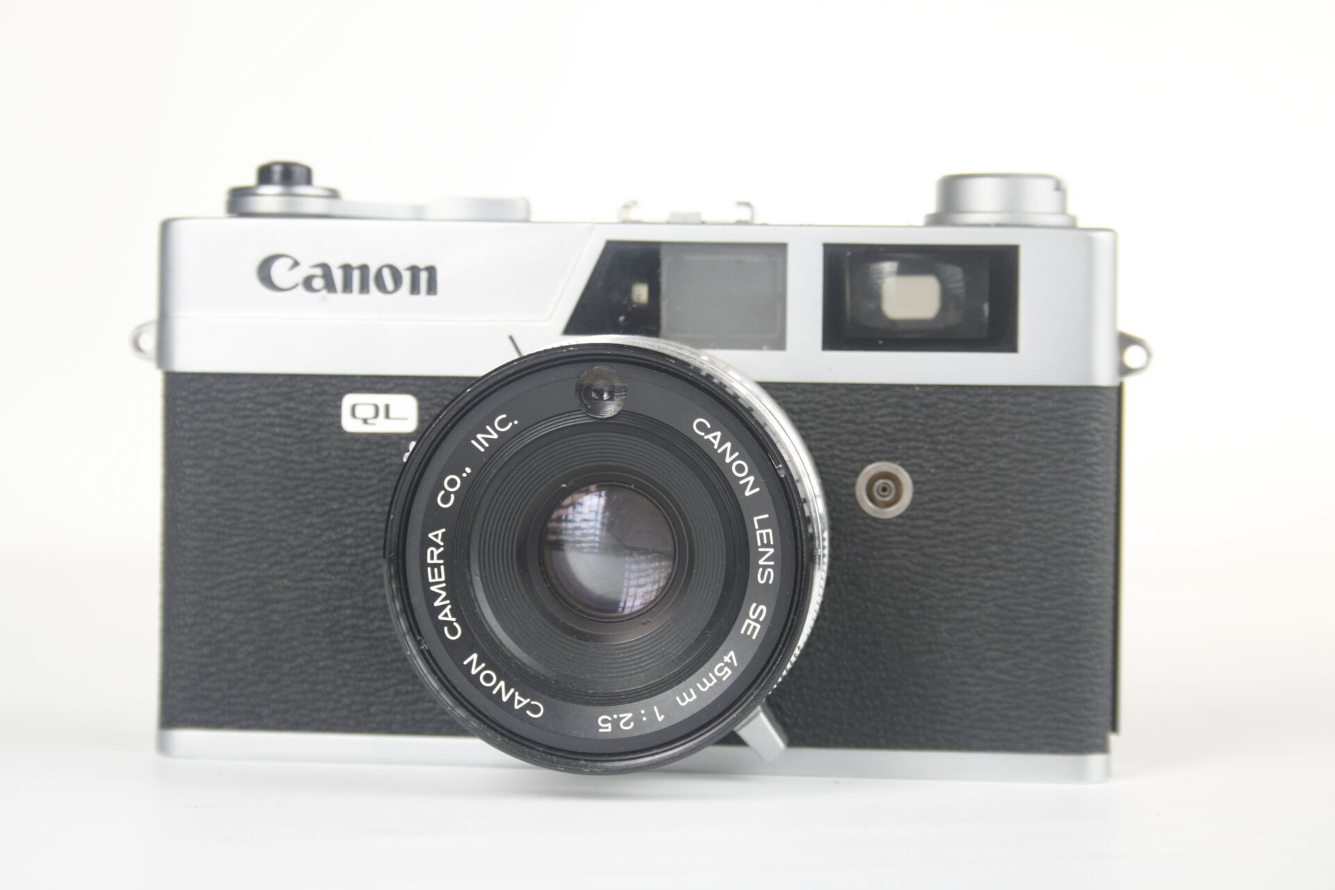 Canon Canonet QL25 Ca. 1965. rangefind camera. Japan