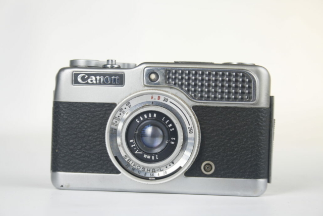Canon demi 35mm half-frame viewfinder camera. 1963. Japan.