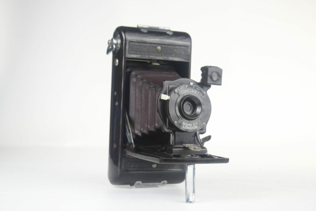 Soho Cadet bakelieten camera. 120 film. 1930. Engeland.