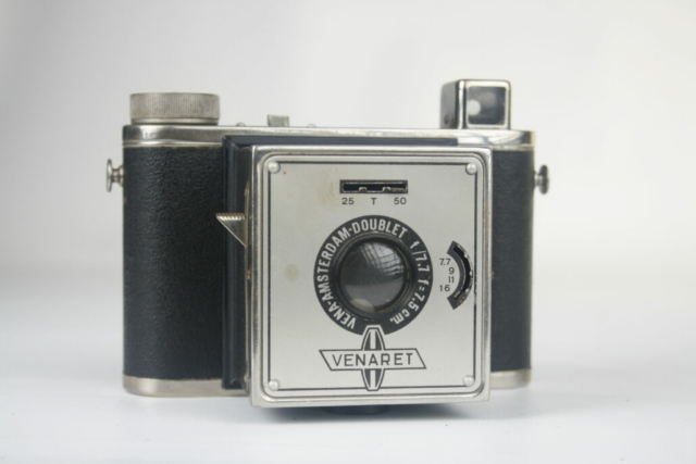 Vena Venaret. Box stijl camera. 120 film camera. 1949. Nederland.