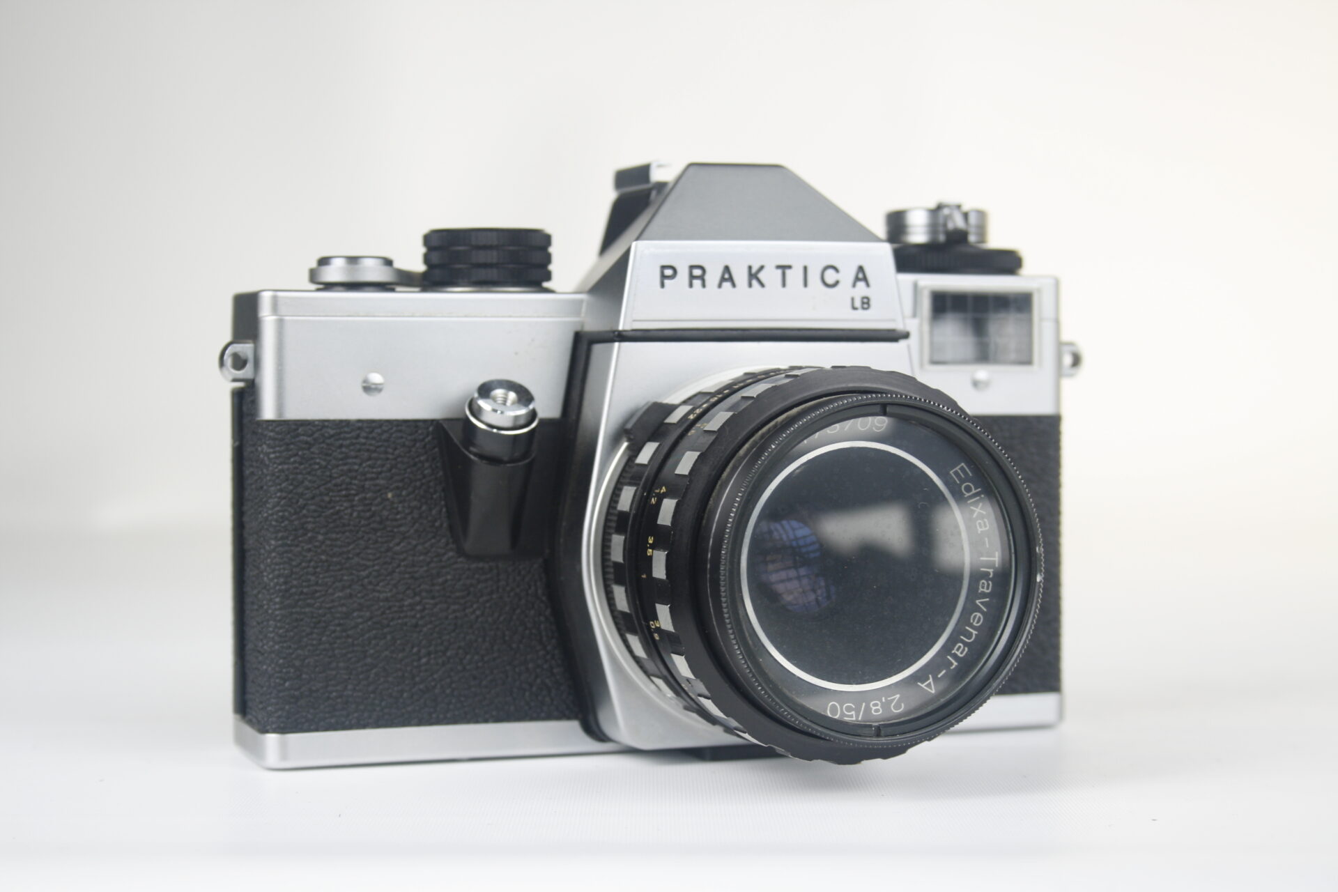 Praktica LB. 35mm SLR camera. 1972-1977. Oost-Duitsland (DDR).