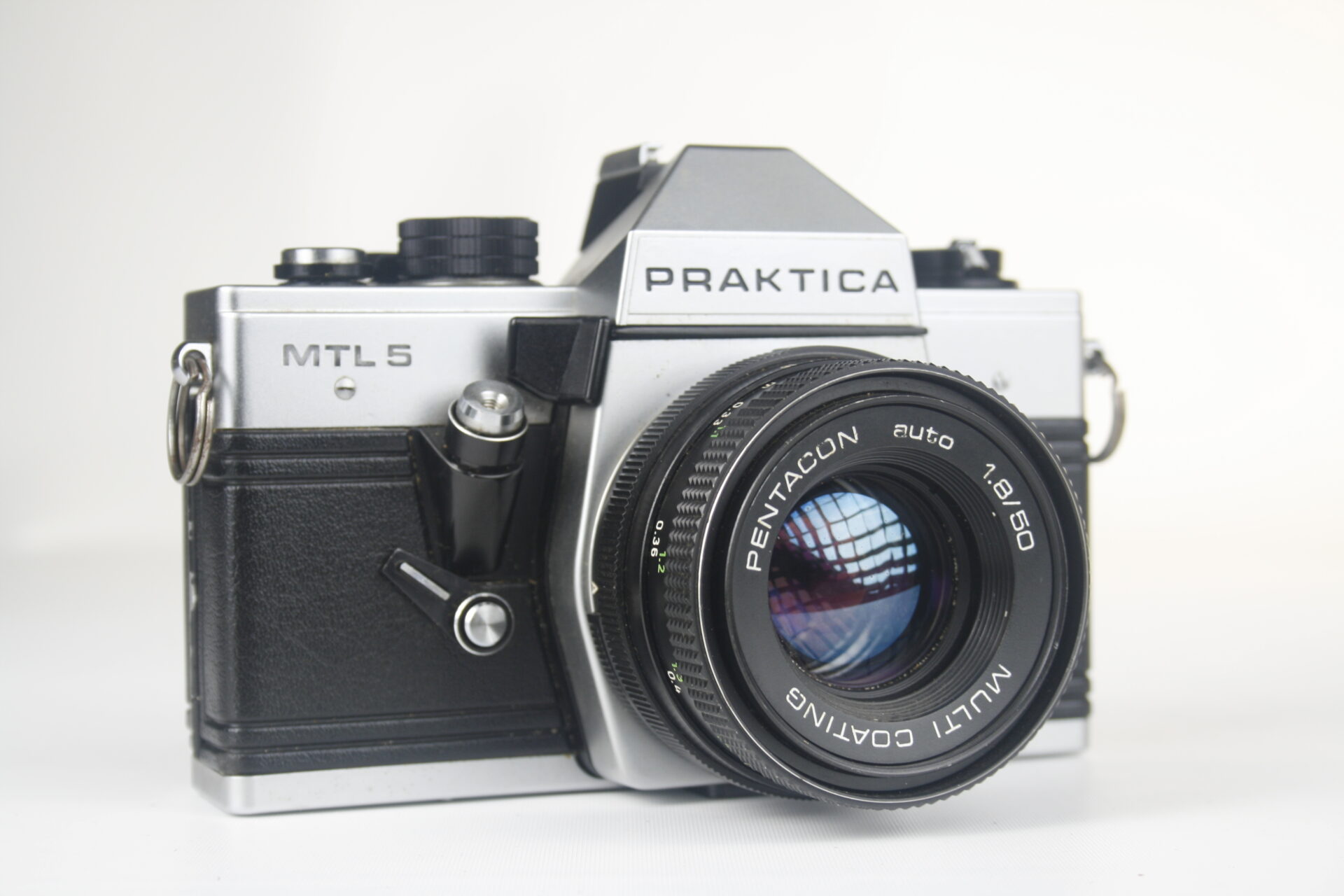 Praktica MTL 5. 35mm SLR camera. 1983-1985. Oost-Duitsland (DDR).