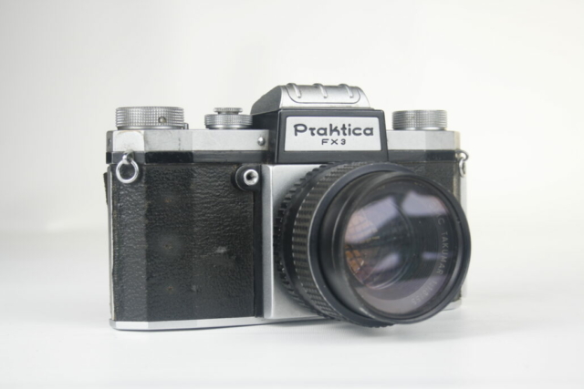 Praktica FX3. 35mm SLR camera. 1958-1959. Oost-Duitsland (DDR).