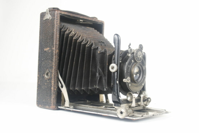 Plaatcamera met Doppel Anastigmat Eurynar. F6.8 135mm.