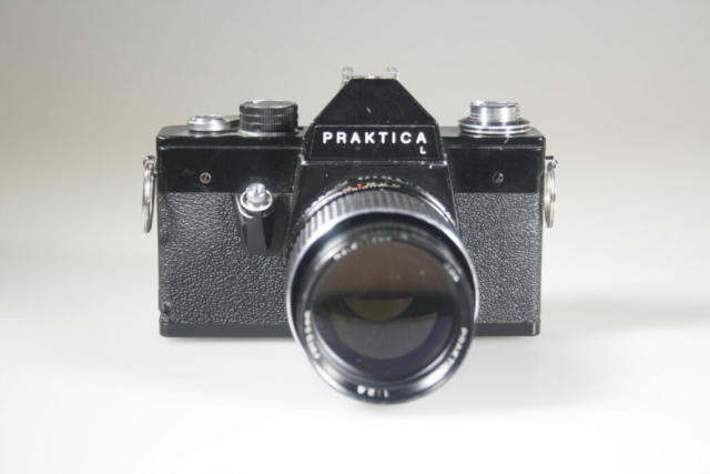 Praktica L. SLR camera. 35mm film. 1969-1975. Zwart. Oost-Duitsland