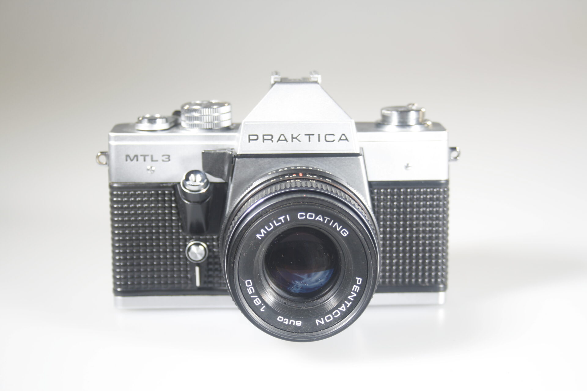Praktica MTL 3. 35mm SLR camera. 1978-1984. Oost-Duitsland (DDR).