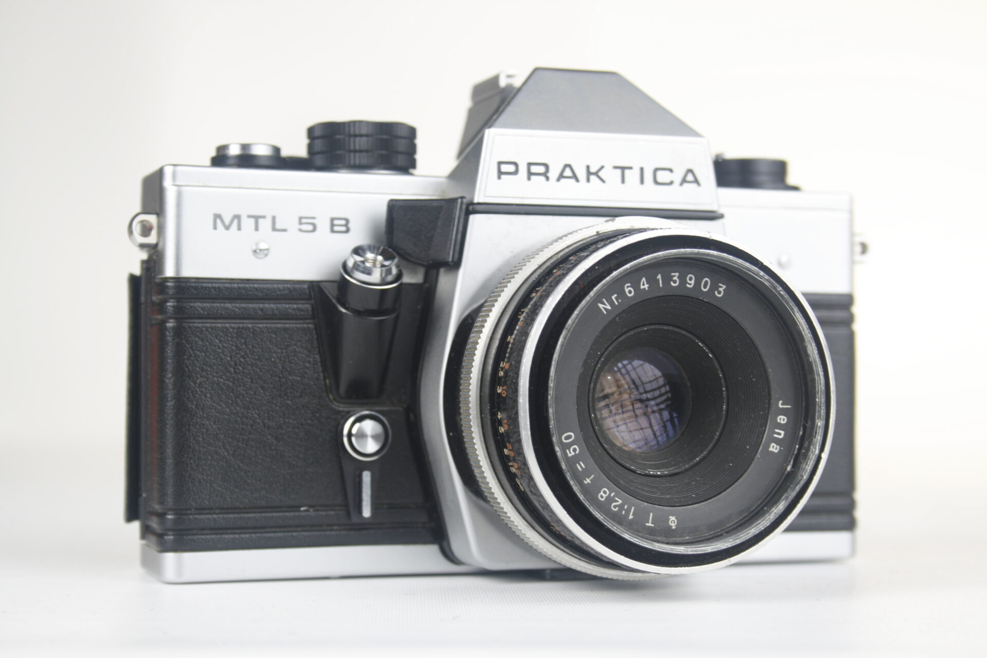 Praktica MTL 5 B. 35mm SLR camera. 1985-1989. Oost-Duitsland (DDR).