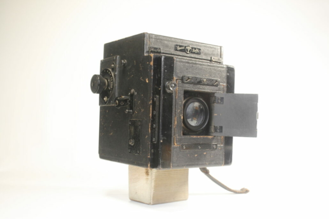 Thornton Pickard. Special Ruby Reflex. Plaatcamera of film. Boxtype. SLR camera. 1922-1938. Engeland