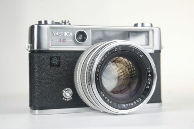 Yashica IC Lynx 141c. Rangefinder camera. 35mm film. 1969. Japan.