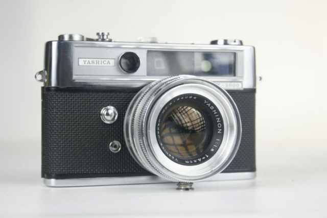 Yashica Lynx 5000. Rangefinder camera. 35mm film. 1964-1969. Japan.