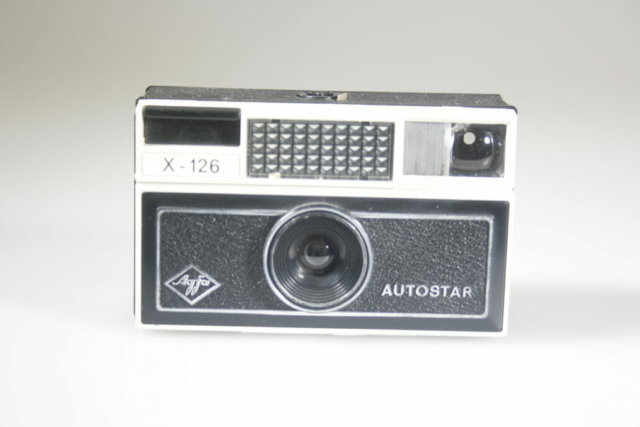 Agfa Autostar X-126. Viewfinder camera. 126 (Kodapak) film. 1972. Brazilie