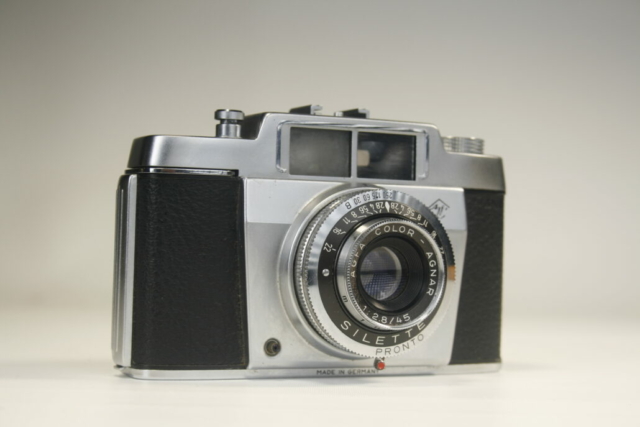 Agfa Silette. Pronto. 35mm viewfinder camera. Agfa Color-Agnar. 1953. Duitsland.