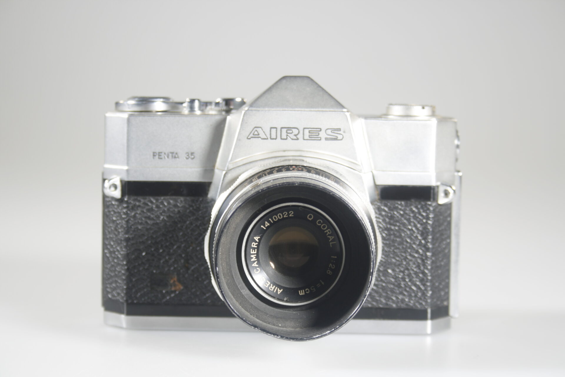Aires Penta 35. (Aires Reflex 35 UK). SLR camera. 1960. Japan