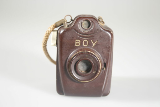 Bilora Boy. 127 film. Bakelieten camera.  1949-1955. Duitsland