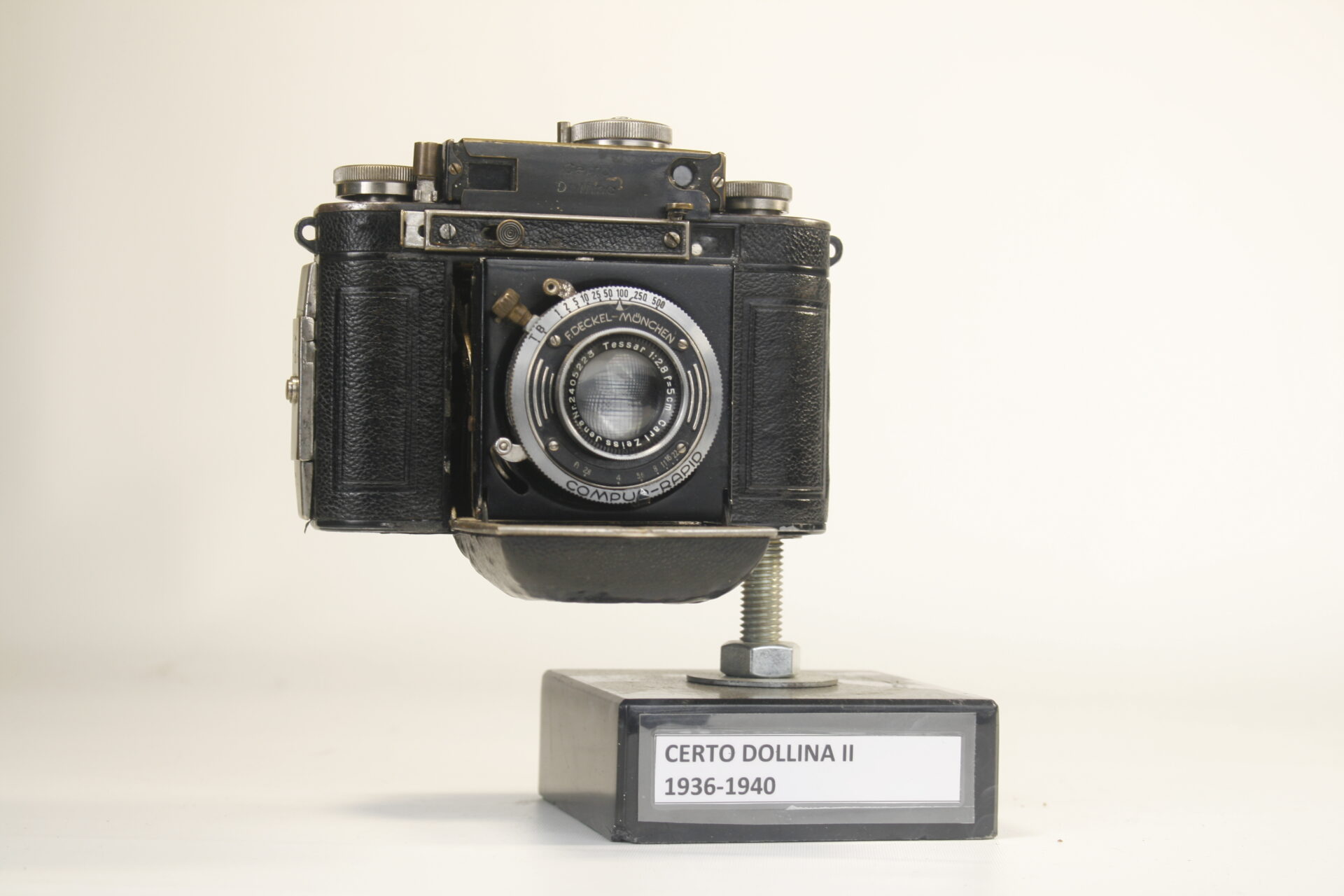 Certo Dollina II. 35mm rangefinder camera. 1934-1936. Duitsland
