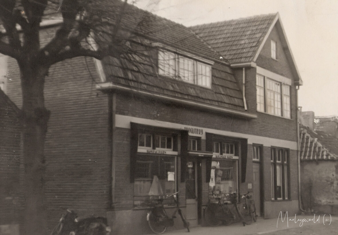 Winkel in Dorpsstraat in Rosmalen