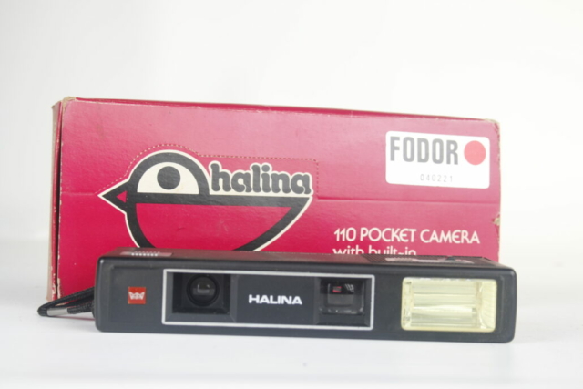 Halina 110 Flashmatic. Pocket camera. 110 Cartridge film. Ca. 1980. Hong Kong