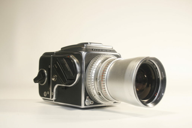 Hasselblad 500 CM. 6×6 SLR camera. 120 film. 1957. Zweden