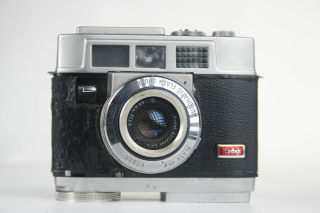 Kodak Automatic 35 (Motormatic 35). 35mm camera. 1962-1967. USA.