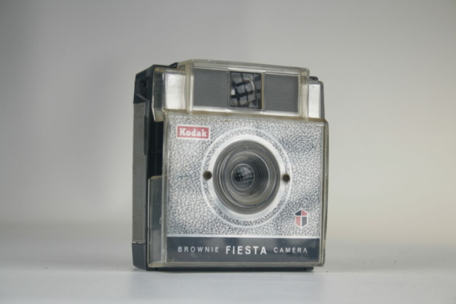 Kodak Brownie Fiesta Camera. 127 Film Boxcamera. 1962-1966. USA en Spanje