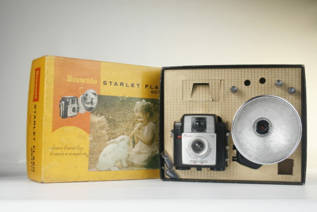 Kodak Brownie Starlet Flash. 127 Film Boxcamera. 1960-1963. USA