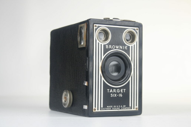 Kodak Brownie Target Six-16 box camera. 616 film. 1946-1951. USA