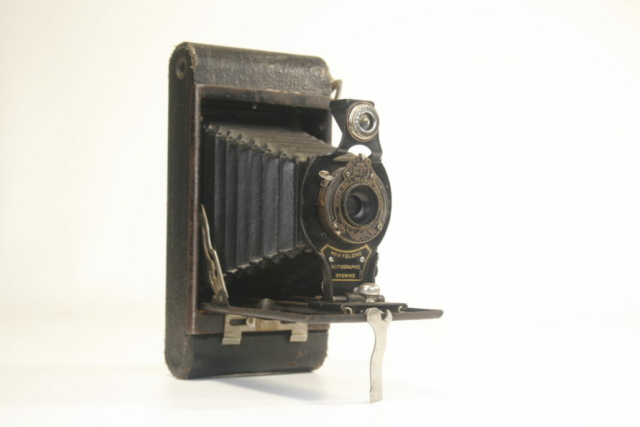 Kodak No.2 folding Autographic Brownie. 120 autographic film. 1915-1926. USA