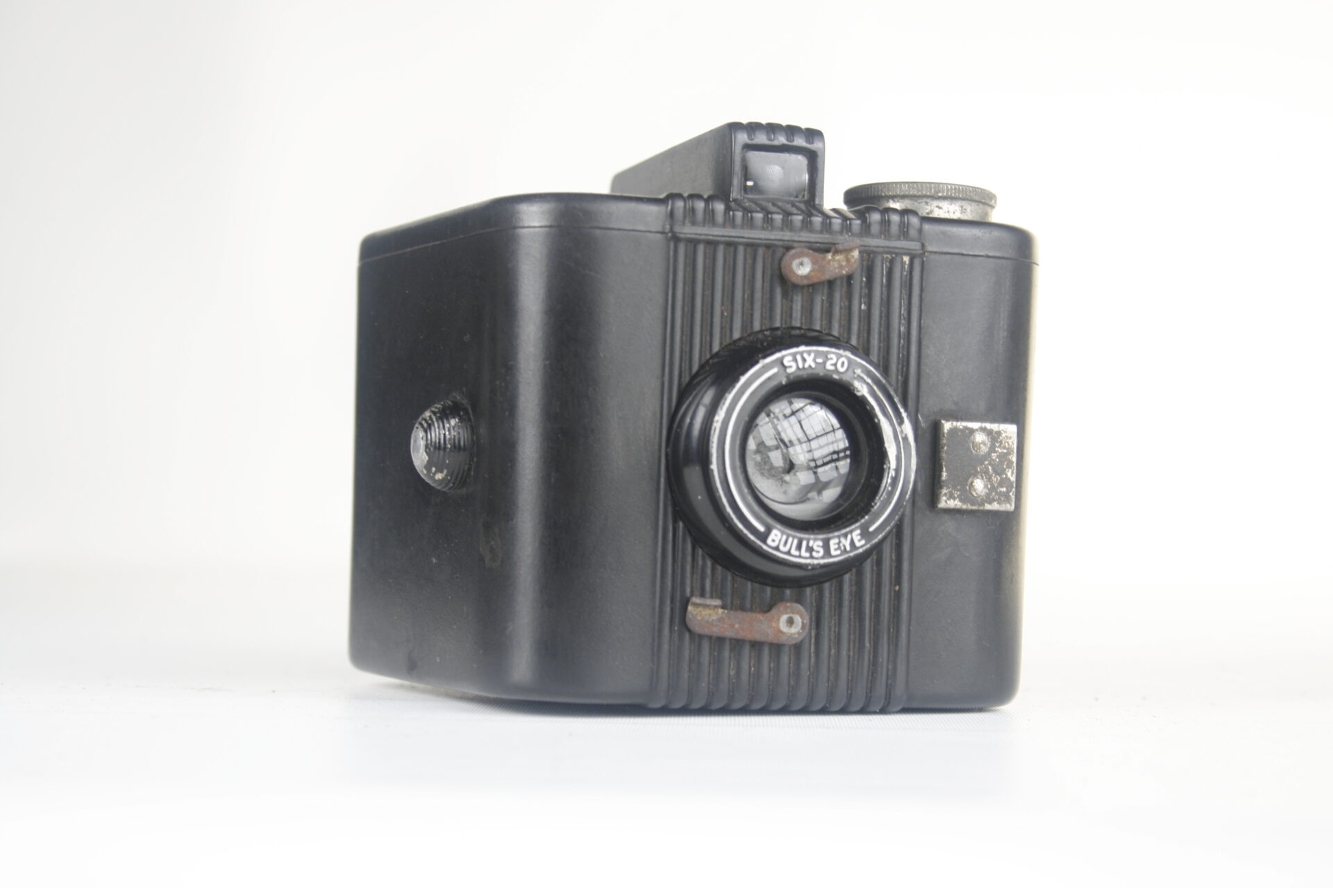 Kodak Six-20 Bull’s eye. 620 film bakkelieten camera. Ca.1938-1941. USA.