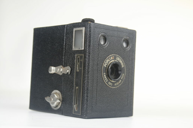 Kodak Six-20 Popular Brownie. 620 Film Box camera. 1937-1943. Engeland