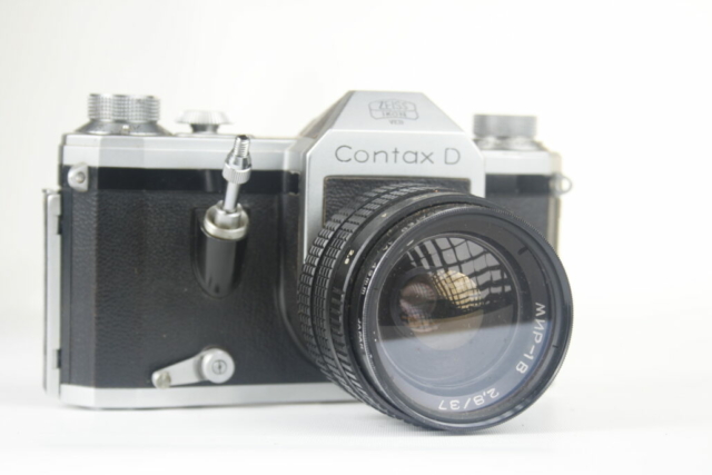 Zeiss Ikon. Contax D. (VEB) kleinbeeld SLR camera. Ca. 1954. Duitsland.