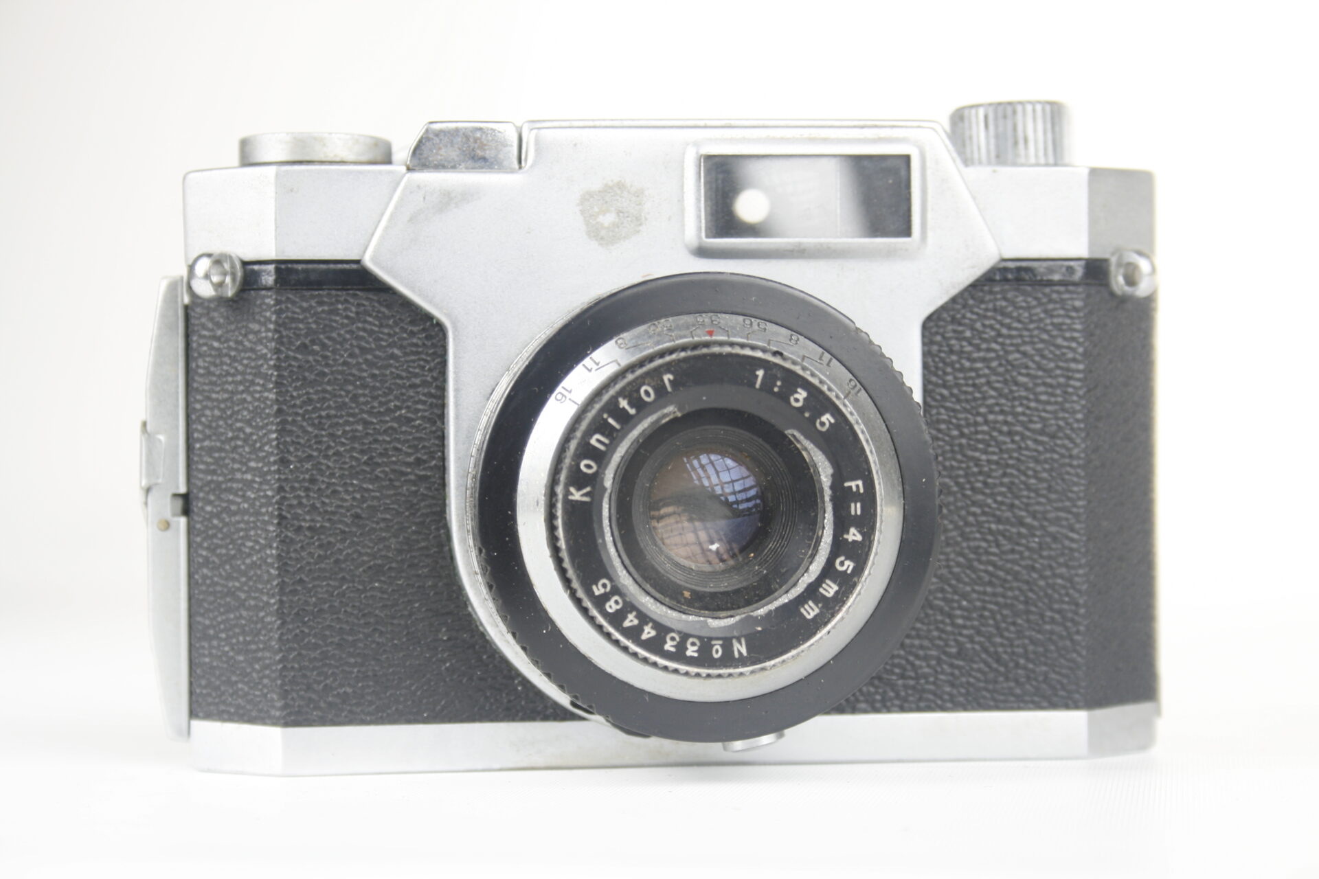 Konica Konilette 35. 35mm viewfinder camera. 1959. Japan.