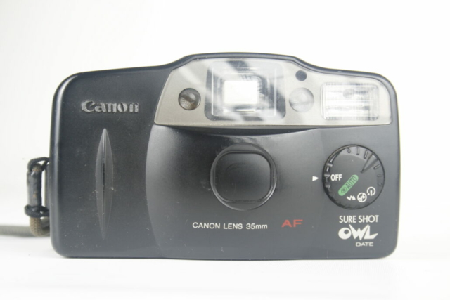 Canon Sure Shot Owl date. 35mm point en shoot camera. 1997. Japan.