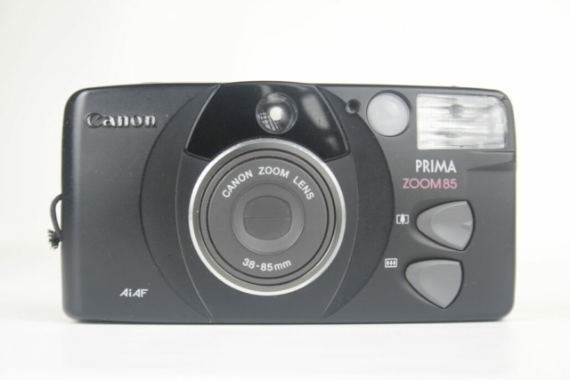 Canon Prima ZOOM85 (Autoboy Luna85. Japan, Sure Shot Zoom85. America) 35mm point en shoot camera. 1998. Japan.