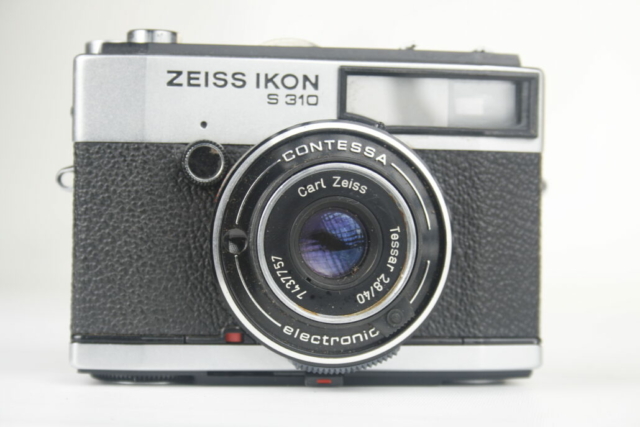Zeiss Ikon S 310 Contessa. 35mm viewfinder camera. 1971. Duitsland.