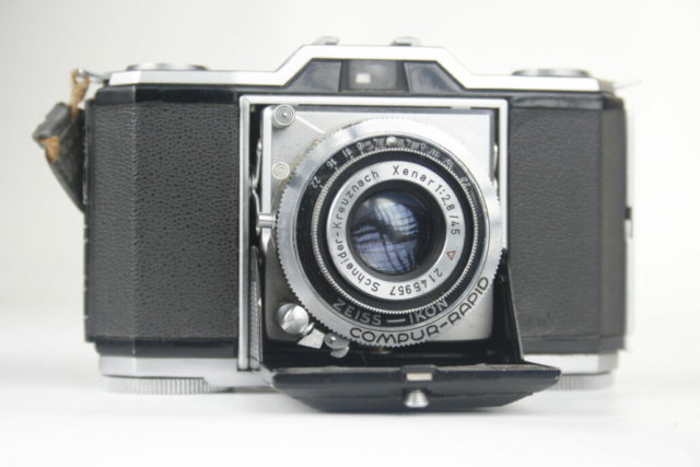 Zeiss Ikon Ikonta 35. 35mm camera. Compur-Rapid. 1949-1951. Duitsland.
