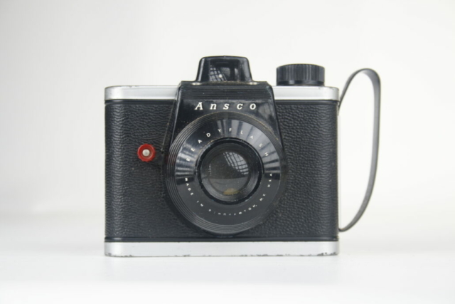 Ansco Readyflash. viewfinder camera. 620 film. 1953. USA.