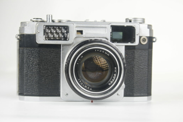 Royal-35 LE. 35mm rangefinder camera. 1957. Japan.