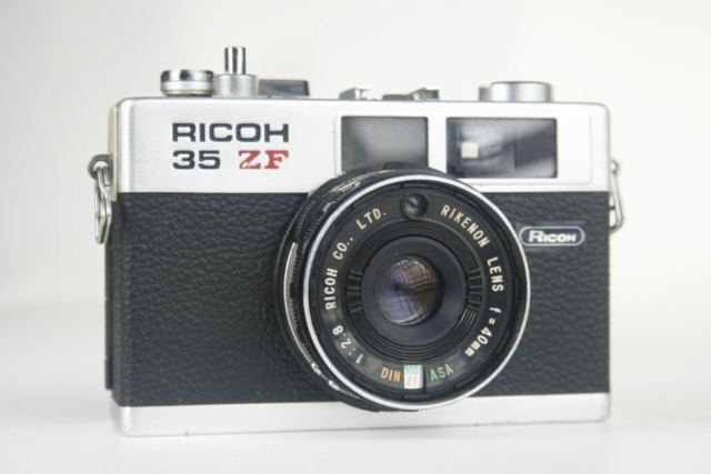 Ricoh 35 ZF.  35mm viewfinder camera. 1976. Taiwan.