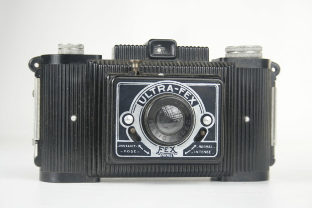 Fex Ultra-Fex. Plastic camera. 620 film. 1946-1966. Frankrijk.