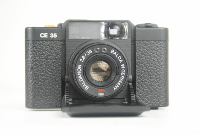 Balda CE 35 (Revue 35 XE) compact viewfinder camera. 35mm film. 1980. China.
