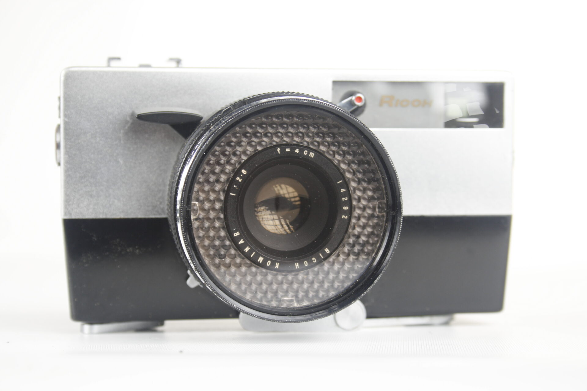 Ricoh Ricohmatic 35. 35mm rangefinder camera. 1960-1970. Japan.