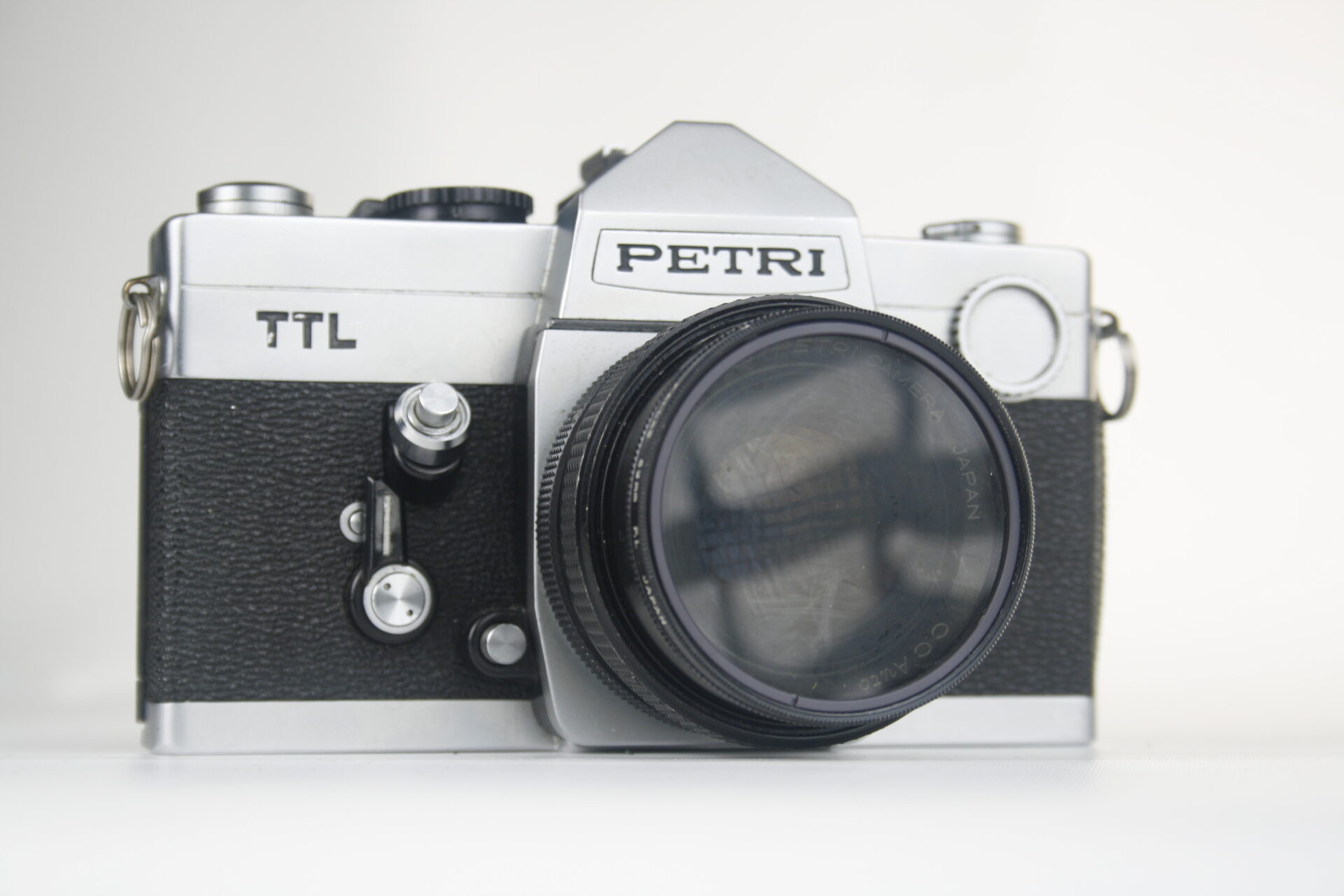 Petri TTL. 35mm SLR camera. Ca. 1974. Japan.